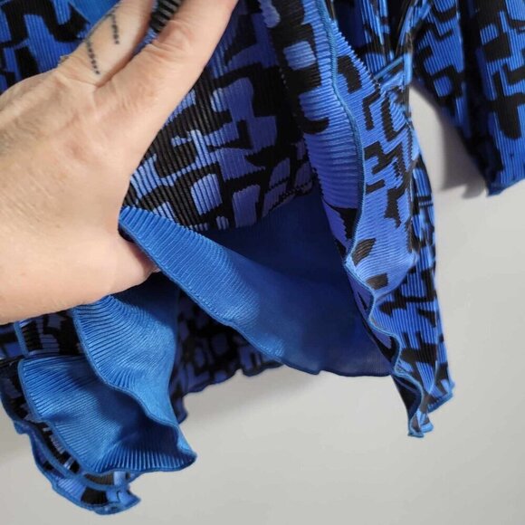 Tanjay Royal blue and black accordion style blouse. - Picture 9 of 10